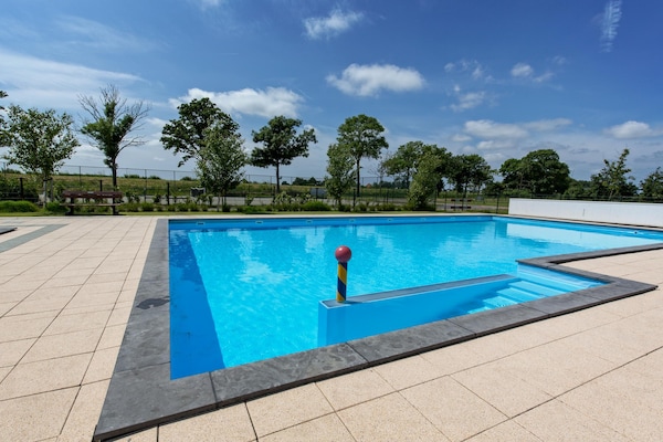 Foto van Rustig verblijf in een villa op het platteland - Vakantiehuis in West-Graftdijk - PoolOfHouse