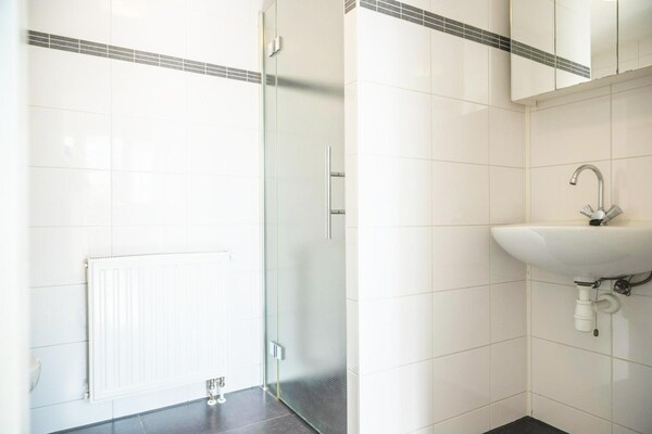 Foto van Traditioneel Nederlands Villaverblijf - Vakantiehuis in West-Graftdijk - BathRoom