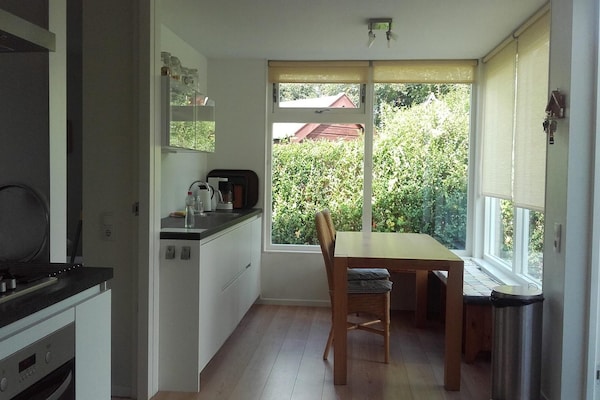 Foto van Leuke bungalow met zonnige tuin - Vakantiehuis in Sint Maartenszee - Kitchen