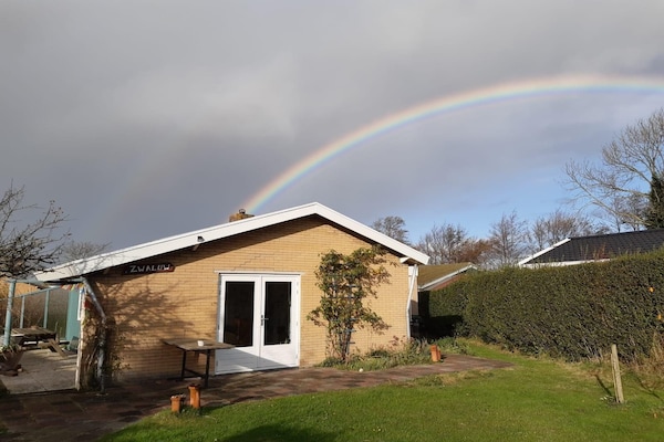 Foto van Leuke bungalow met zonnige tuin - Vakantiehuis in Sint Maartenszee - ExteriorSummer