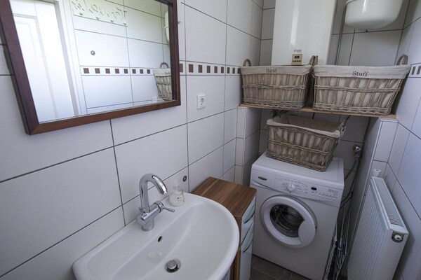 Foto van Vakantiehuis met veranda, 6 personen - Vakantiehuis in Sint Maartenszee - BathRoom