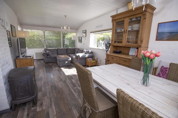 Foto van Vakantiehuis met veranda, 6 personen - Vakantiehuis in Sint Maartenszee - LivingRoom