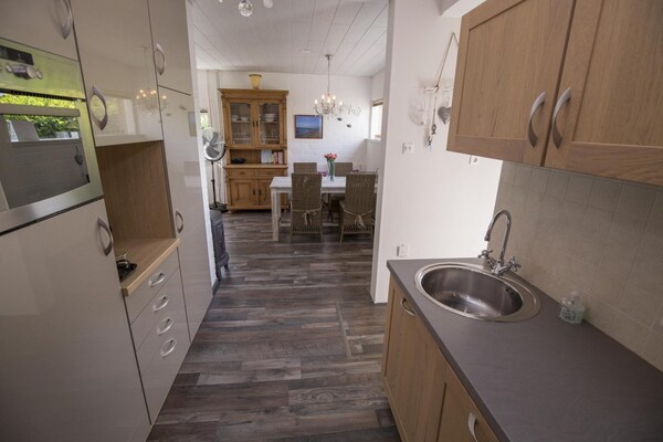 Foto van Vakantiehuis met veranda, 6 personen - Vakantiehuis in Sint Maartenszee - Kitchen