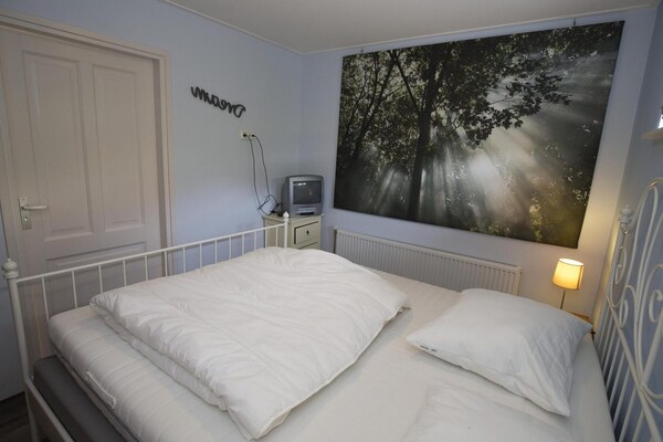 Foto van Vakantiehuis met veranda, 6 personen - Vakantiehuis in Sint Maartenszee - BedRoom