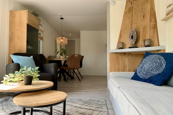 Foto van Chalet in Sint Maartenszee bij het strand - Vakantiehuis in Sint Maartenszee - LivingRoom