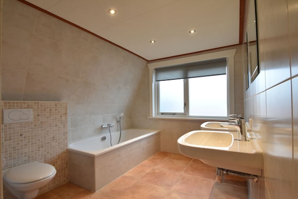 Foto van Vakantiehuis met infraroodsauna in Callantsoog - Vakantiehuis in Callantsoog - BathRoom