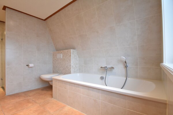 Foto van Vakantiehuis met infraroodsauna in Callantsoog - Vakantiehuis in Callantsoog - BathRoom