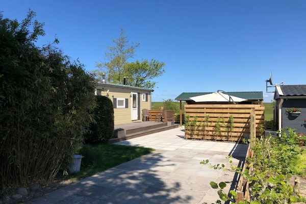 Foto van Chalet in Wiringherlant met Tuinterras - Vakantiehuis in Hippolytushoef - GardenSummer