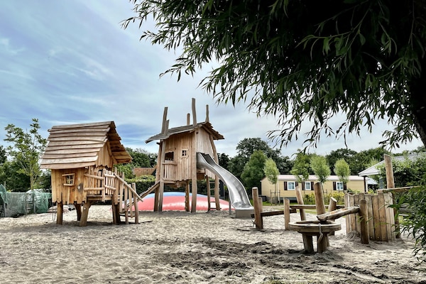 Foto van Chalet aan de Waddenzee met Tuin - Vakantiehuis in Hippolytushoef - ParkFacilities