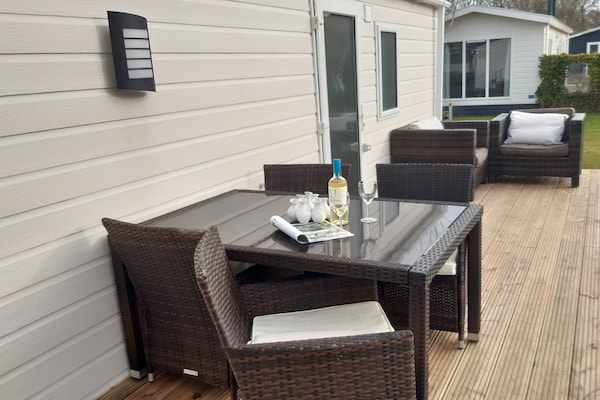 Foto van Chalet aan de Waddenzee met Tuin - Vakantiehuis in Hippolytushoef - TerraceBalcony