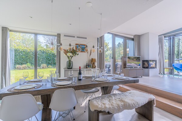 Foto van Sfeervolle 8 persoons villa met hottub bij bos - Vakantiehuis in De Koog - LivingRoom