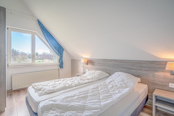 Foto van Sfeervolle villa met stoomcabine en bubbelbad - Vakantiehuis in De Koog - BedRoom