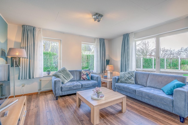 Foto van Sfeervolle villa met stoomcabine en bubbelbad - Vakantiehuis in De Koog - LivingRoom