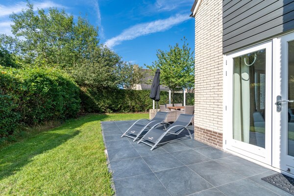 Foto van Sfeervolle villa nabij zee en bos - Vakantiehuis in De Koog - TerraceBalcony
