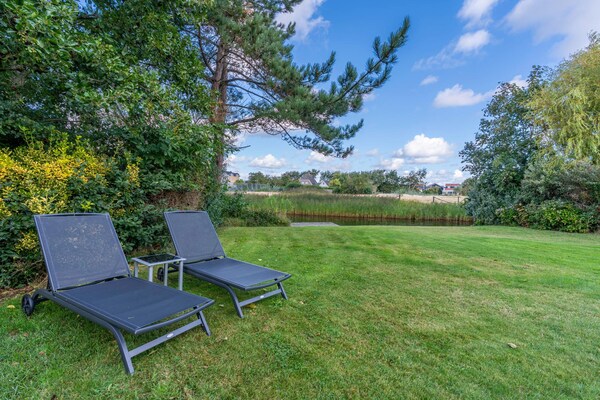 Foto van Sfeervolle villa met riante tuin aan het water - Vakantiehuis in De Koog - GardenSummer