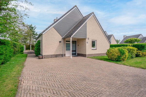 Foto van Sfeervolle villa met riante tuin aan het water - Vakantiehuis in De Koog - ExteriorSummer