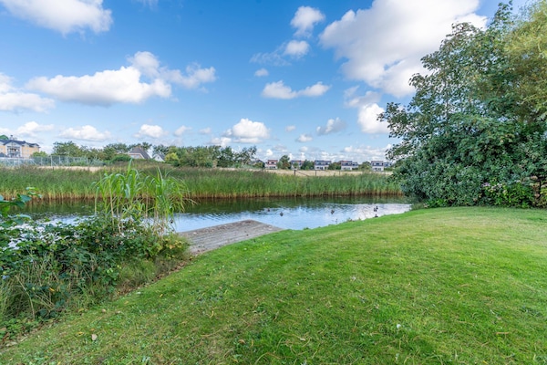 Foto van Sfeervolle villa met riante tuin aan het water - Vakantiehuis in De Koog - GardenSummer