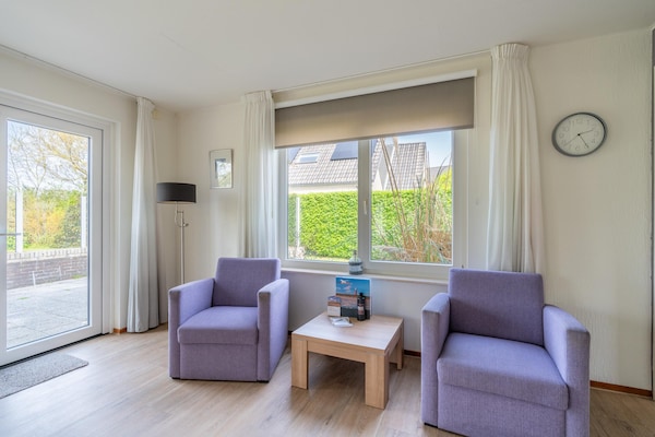 Foto van Sfeervolle villa met riante tuin aan het water - Vakantiehuis in De Koog - LivingRoom