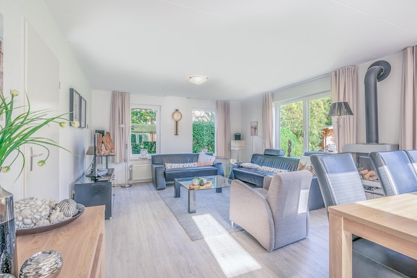 Foto van Sfeervolle villa voor mindervalide gasten, nabij zee en bos - LivingRoom