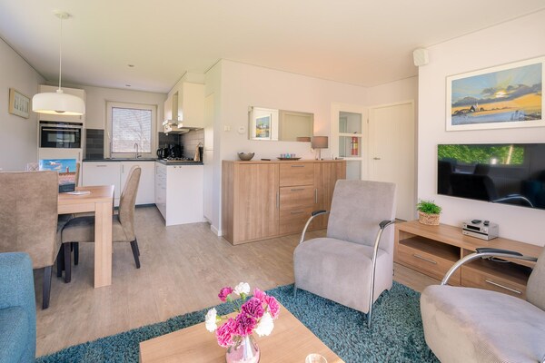 Foto van Sfeervolle vrijstaande bungalow voor 4 personen - Vakantiehuis in De Koog - LivingRoom