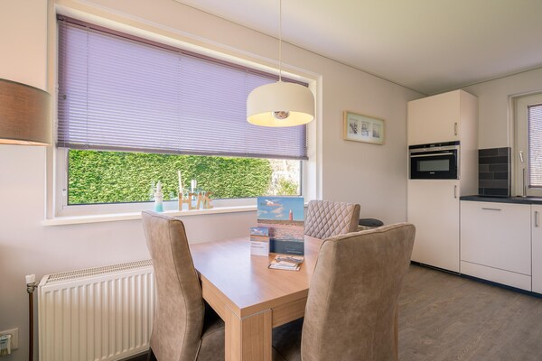 Foto van Sfeervolle vrijstaande bungalow voor 4 personen - Vakantiehuis in De Koog - DiningRoom
