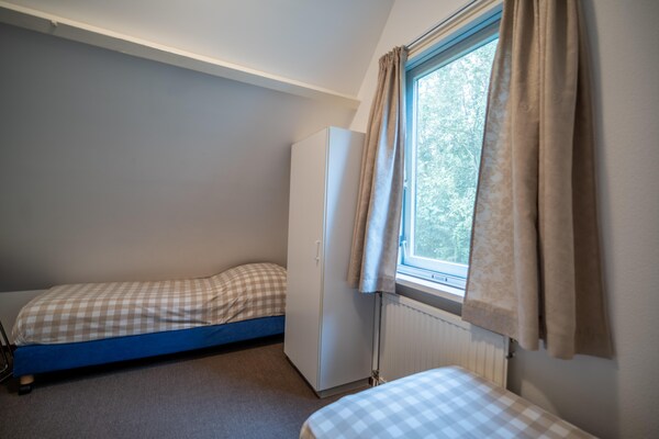 Foto van Smaakvol en modern ingerichte 5 persoons bungalow - Vakantiehuis in De Waal - BedRoom