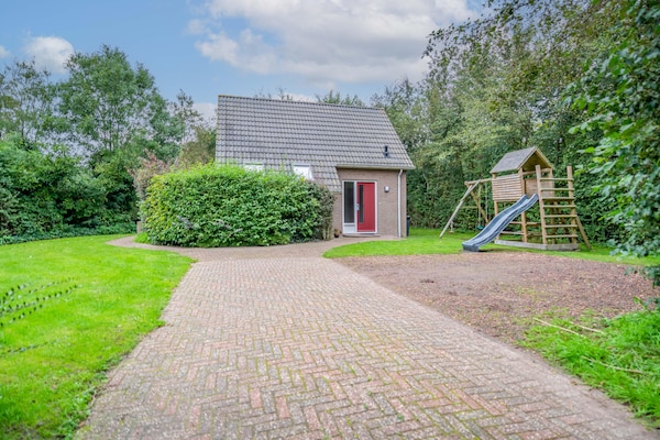Foto van Smaakvol en modern ingerichte 5 persoons bungalow - Vakantiehuis in De Waal - GardenSummer