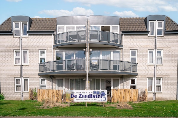 Foto van Smaakvol 2-persoons appartement nabij het centrum van De Koog - ExteriorSummer