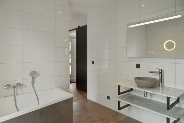 Foto van Bungalow op Texel bij duinenpark - Vakantiehuis in De Koog Texel - BathRoom