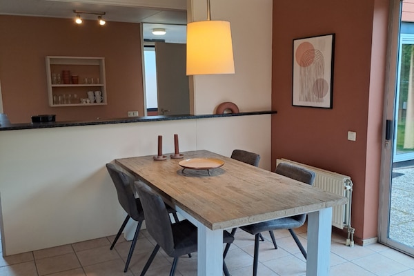 Foto van Wellnessretraite in de natuur - Vakantiehuis in Zevenhuizen - DiningRoom