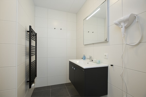 Foto van Rijtjeshuis in Nederland bij Veluwe - Vakantiehuis in Voorthuizen - BathRoom
