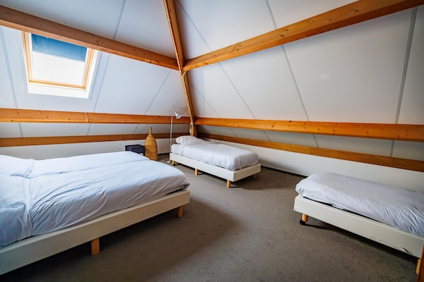 Foto van Vakantiehuis bij Jachthaven met Sauna & Spelkamer - Vakantiehuis in Maurik - BedRoom