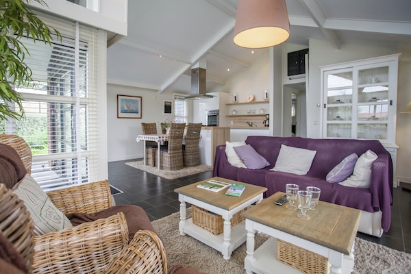 Foto van Chalet in Kattendijke bij Oosterschelde - Vakantiehuis in Kattendijke - LivingRoom