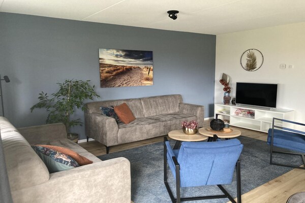 Foto van Huis bij Scherpenisse Strand met Tuin - Vakantiehuis in Scherpenisse - LivingRoom