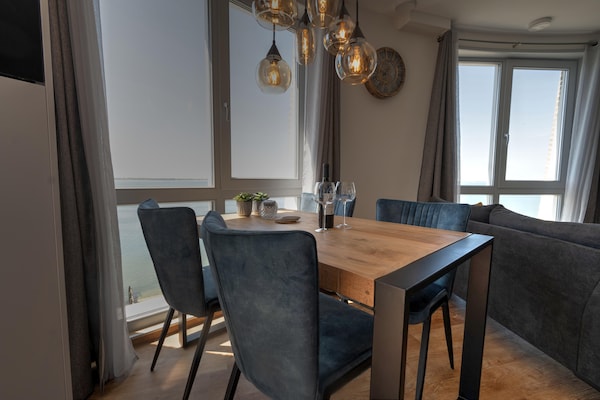 Foto van Appartement Scherpenisse bij Oosterschelde - Vakantiehuis in Scherpenisse - DiningRoom