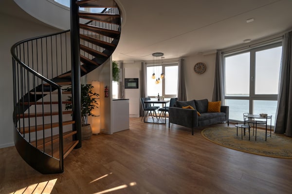Foto van Appartement Scherpenisse bij Oosterschelde - Vakantiehuis in Scherpenisse - Landing