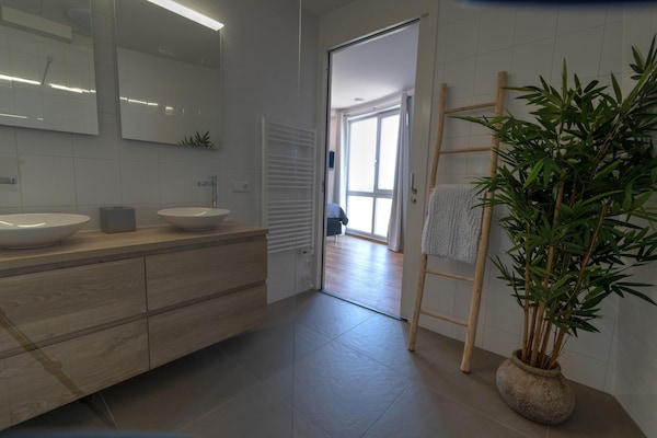 Foto van Appartement Scherpenisse bij Oosterschelde - Vakantiehuis in Scherpenisse - BathRoom