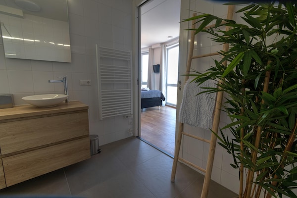 Foto van Appartement Scherpenisse bij Oosterschelde - Vakantiehuis in Scherpenisse - BathRoom