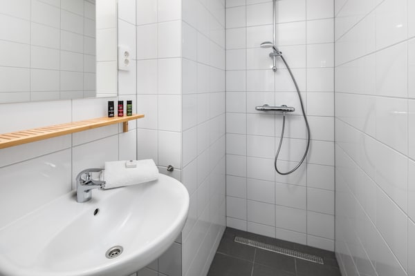 Foto van Lodge in Schaijk met Tuinterras - Vakantiehuis in Schaijk - BathRoom