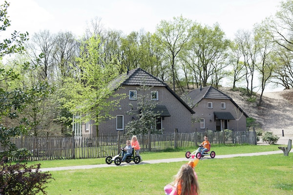 Foto van Vakantiehuis met terras bij Bedafse Bergen - Vakantiehuis in Uden - ExteriorSummer