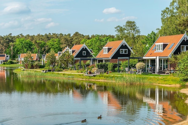 Foto van Privé sauna-lodge in Otterlo - Vakantiehuis in Otterlo - Water view