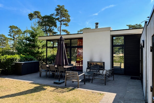 Foto van Relaxed Woodland Chalet voor 6 personen - Vakantiehuis in Otterlo - TerraceBalcony