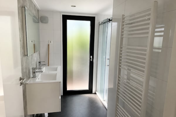 Foto van Relaxed Woodland Chalet voor 6 personen - Vakantiehuis in Otterlo - BathRoom