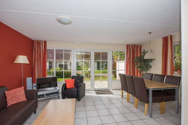 Foto van Stijlvol verblijf met uitzicht op de tuin - Vakantiehuis in Hellendoorn - LivingRoom