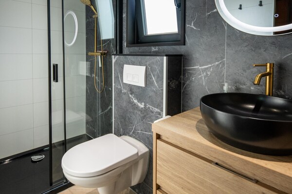 Foto van Privésauna bij Wellness Lodge in Drenthe - Vakantiehuis in Dalerveen - BathRoom