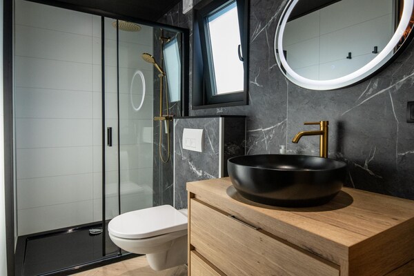 Foto van Privésauna bij Wellness Lodge in Drenthe - Vakantiehuis in Dalerveen - BathRoom
