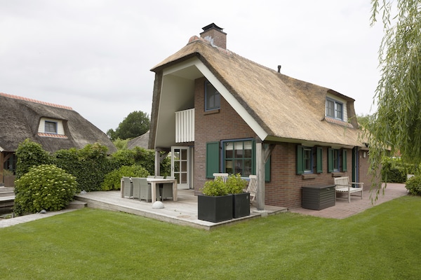 Foto van Ontsnappen aan het meer bij Giethoorn - Vakantiehuis in Wanneperveen - ExteriorSummer