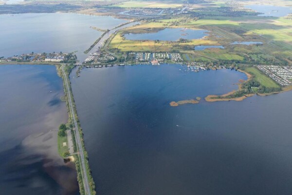 Foto van Ontsnappen aan het meer bij Giethoorn - Vakantiehuis in Wanneperveen - AreaSummer20KM
