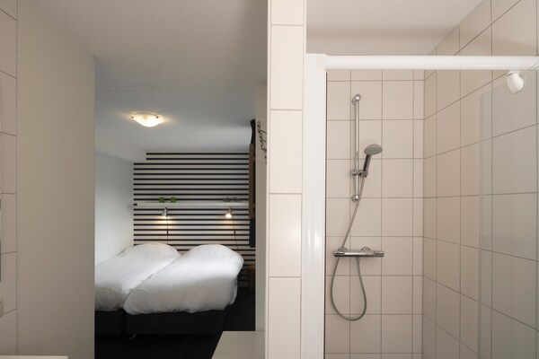 Foto van Ontsnappen aan het meer bij Giethoorn - Vakantiehuis in Wanneperveen - BathRoom