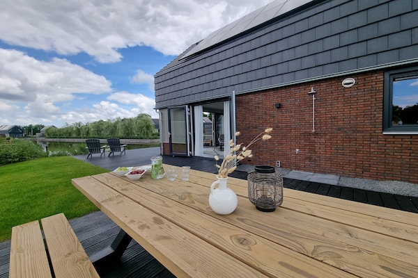 Foto van Villa aan het water met aanlegsteiger - Vakantiehuis in Balk - TerraceBalcony